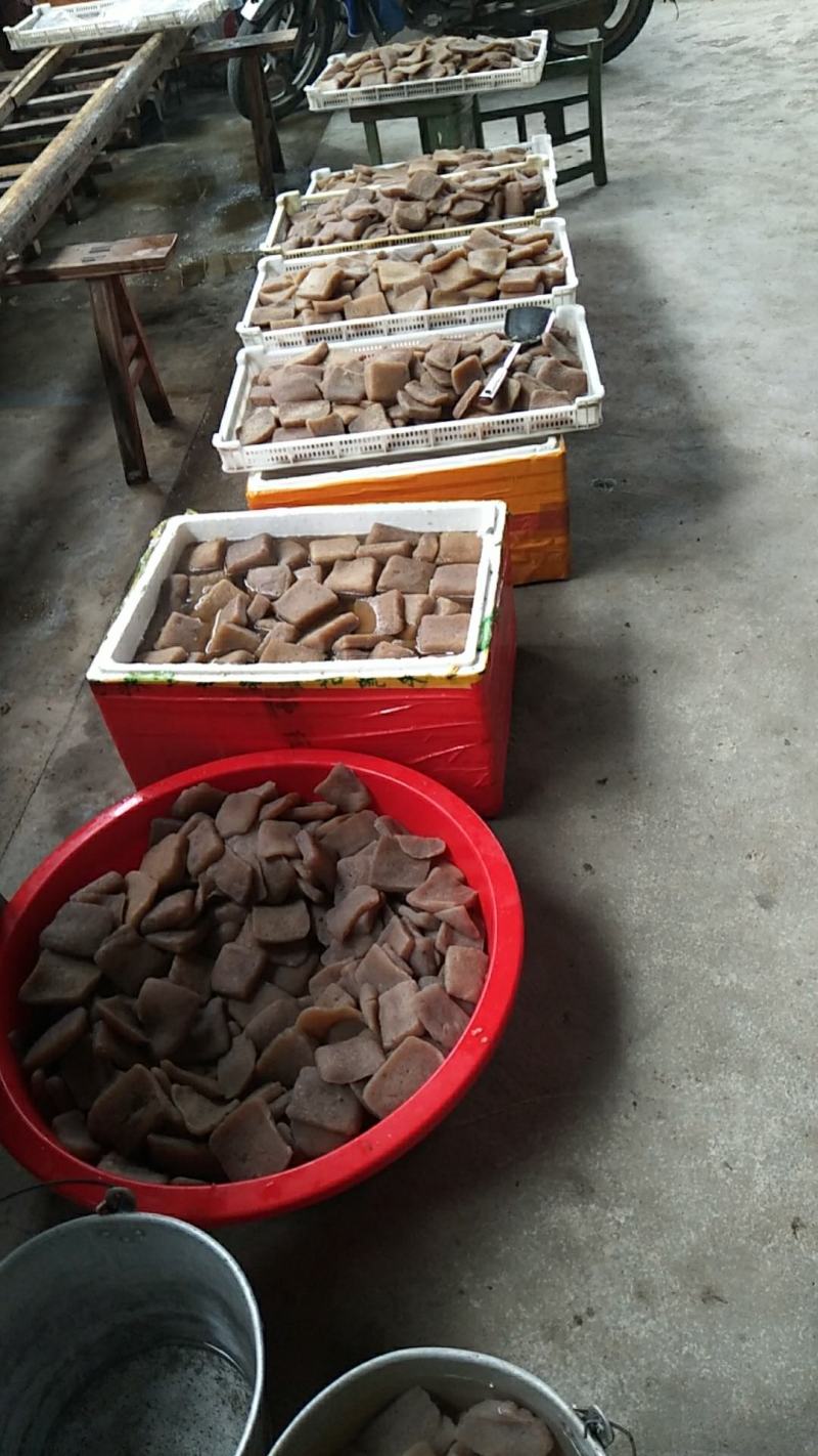 正宗手工柴火土魔芋豆腐，颜色纯正，味道鲜美，