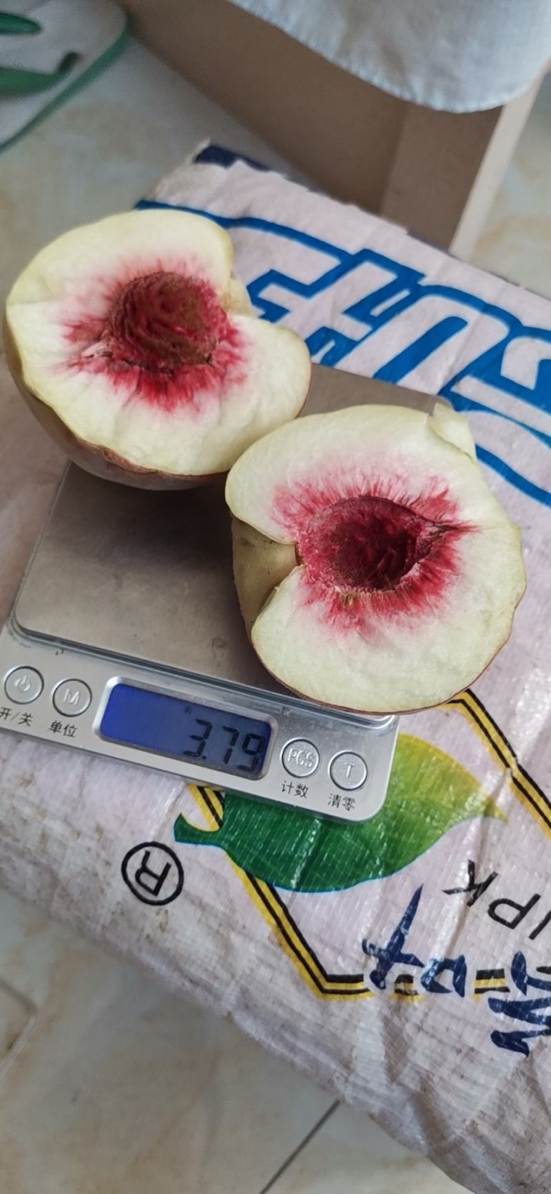 云南冬桃上市了，产地直销，有需要的老板欢迎咨询，谢谢