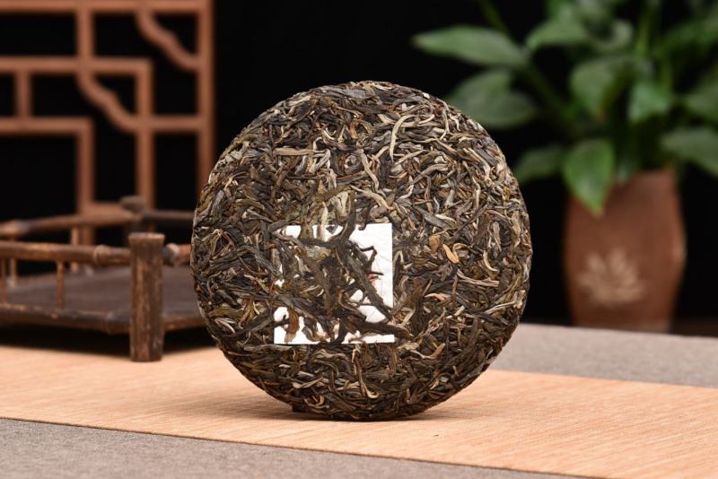 冰中岛小户塞古树纯料普洱生茶