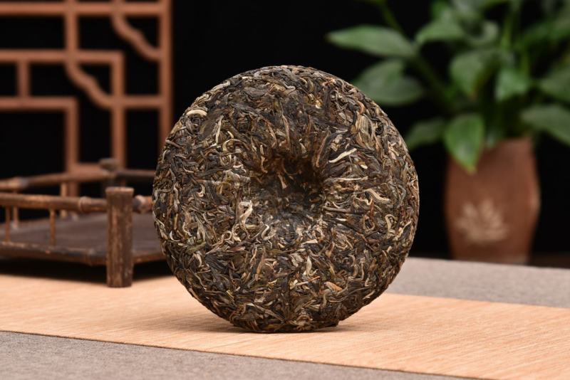 冰中岛小户塞古树纯料普洱生茶