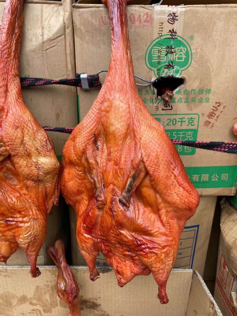 板鸭麻辣烟熏板鸭九尺板鸭四川板鸭低价批发