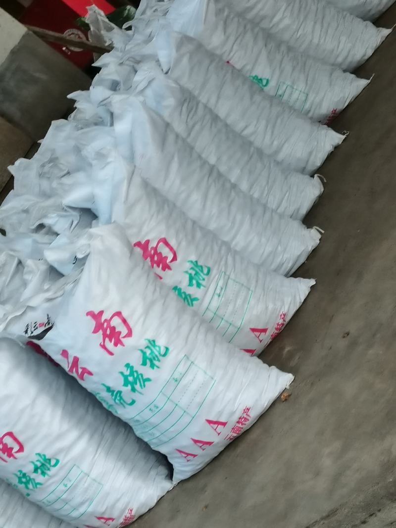 云南核桃，坚果干果，皮薄仁白老人小孩孕妇零食
