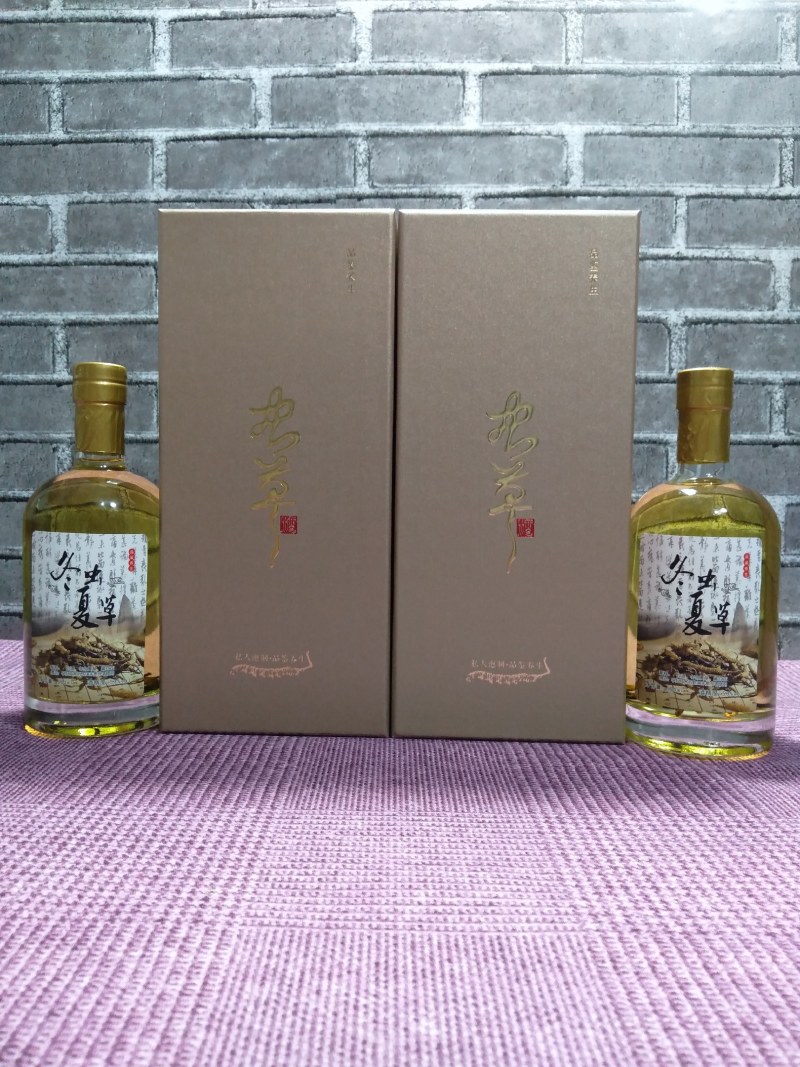 冬虫夏草酒～采用青稞酒泡制