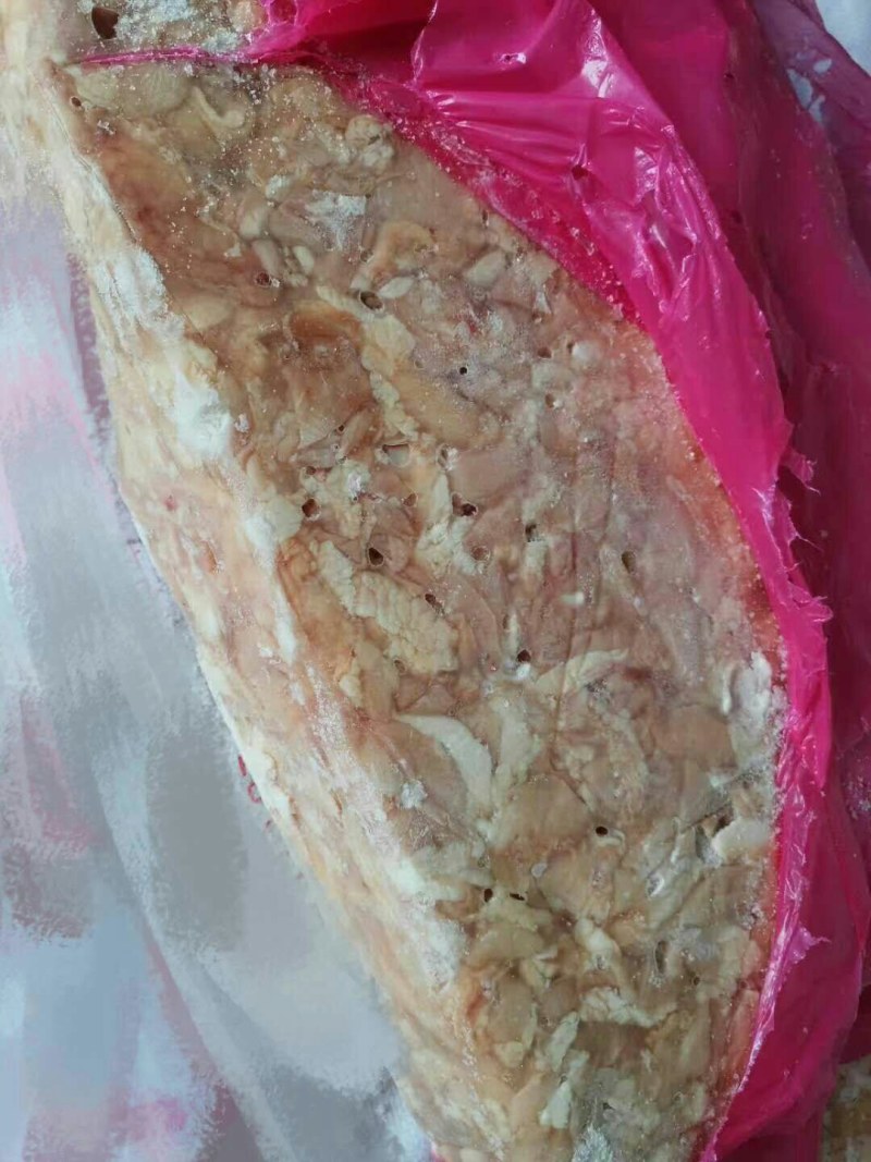 带皮胸肉块，价格美丽，厂家直接发货需要的联系