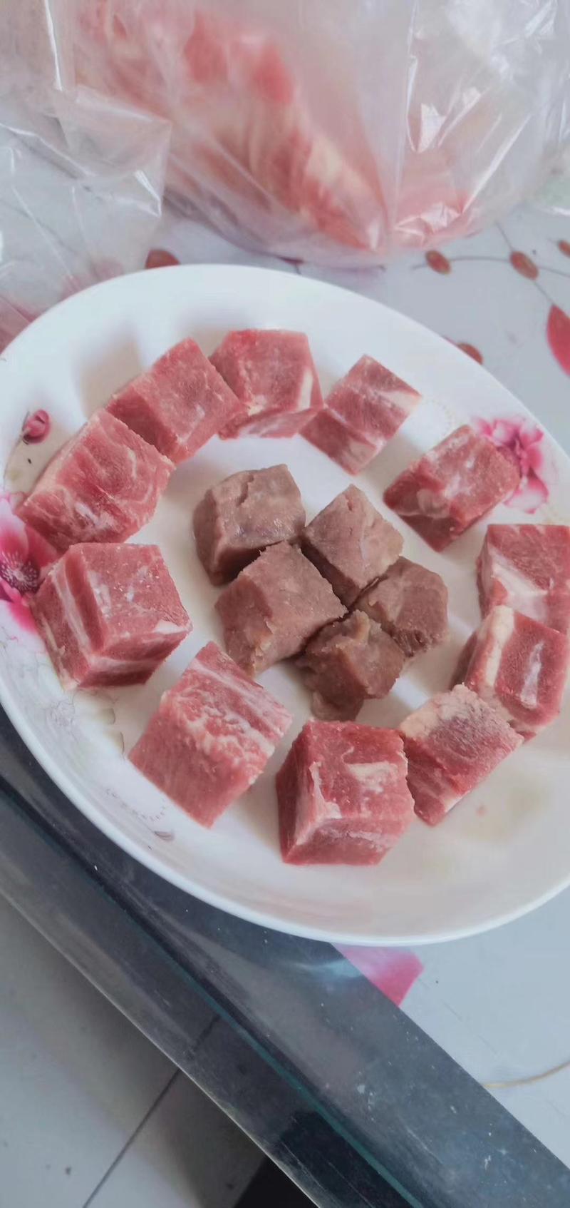 牛肉粒，下锅不散不碎，肉质新鲜，质量保证