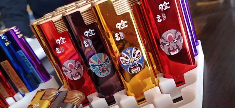 打火机纯金属打造可以加气1盒50个可以配着拿常年批发