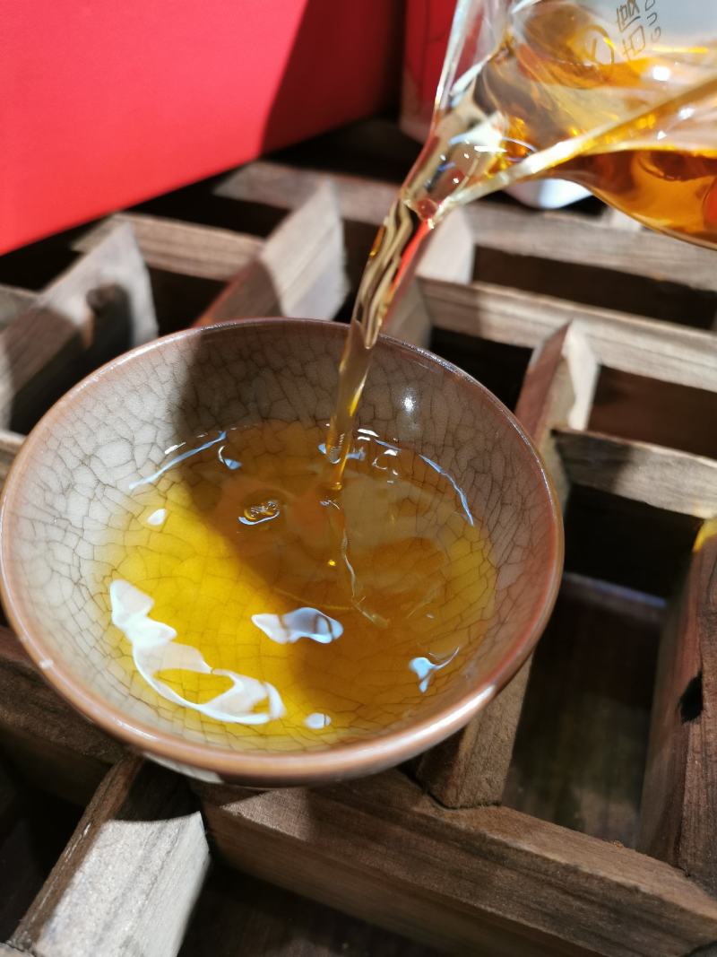 滇红茶大金针250克装铁罐双盒装送精美礼品