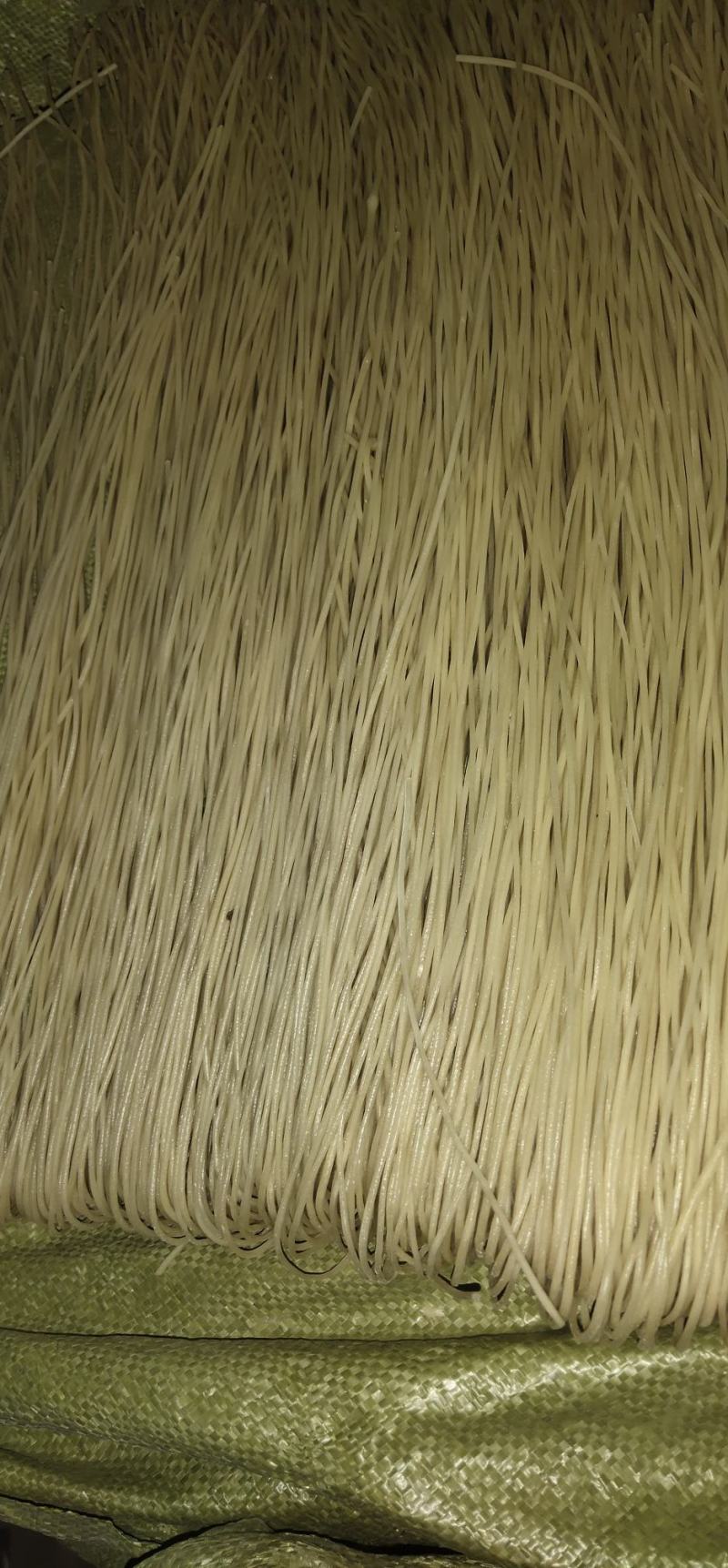 纯红薯粉条，沙土地红薯，自产自销无任何添加剂，不含硫磺，