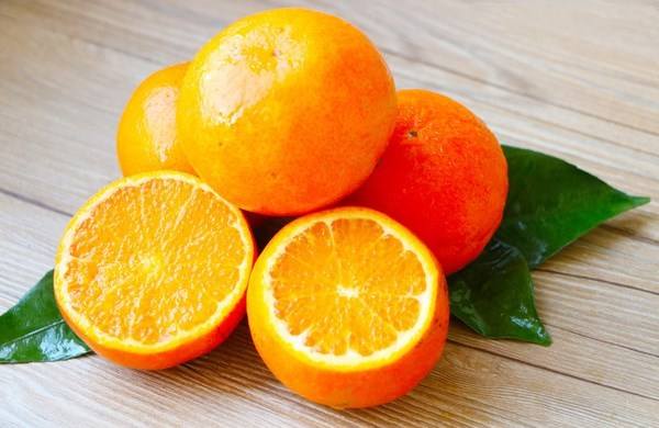 沃柑与苹果实物对比图