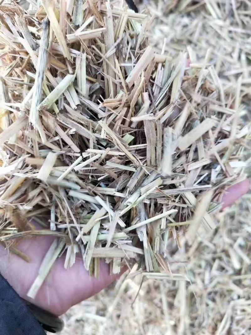 稻草粉碎牛羊饲料柔丝稻壳大包稻草小包稻草