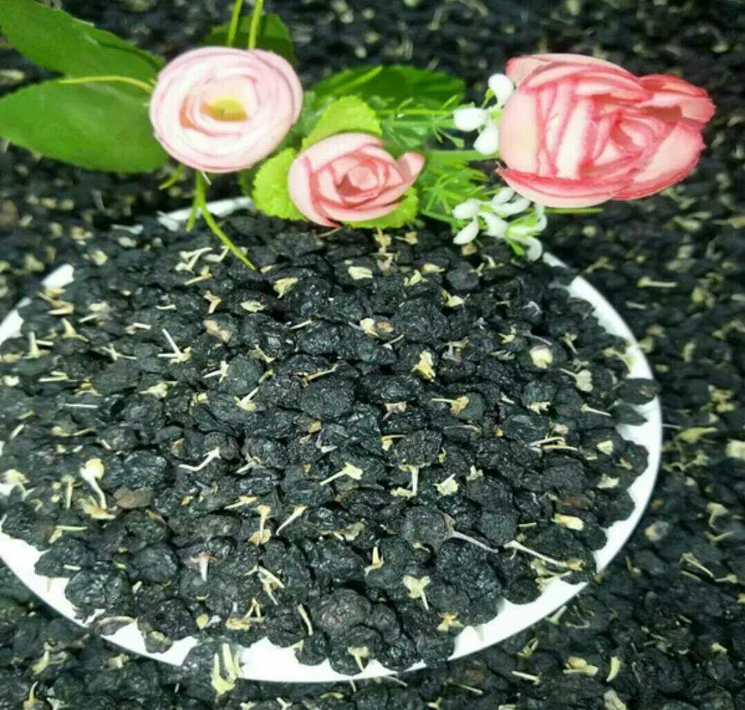 黑枸杞与中药材搭配图,展示菊花、红枣等搭配泡水方式 黑枸杞与中药材搭配图