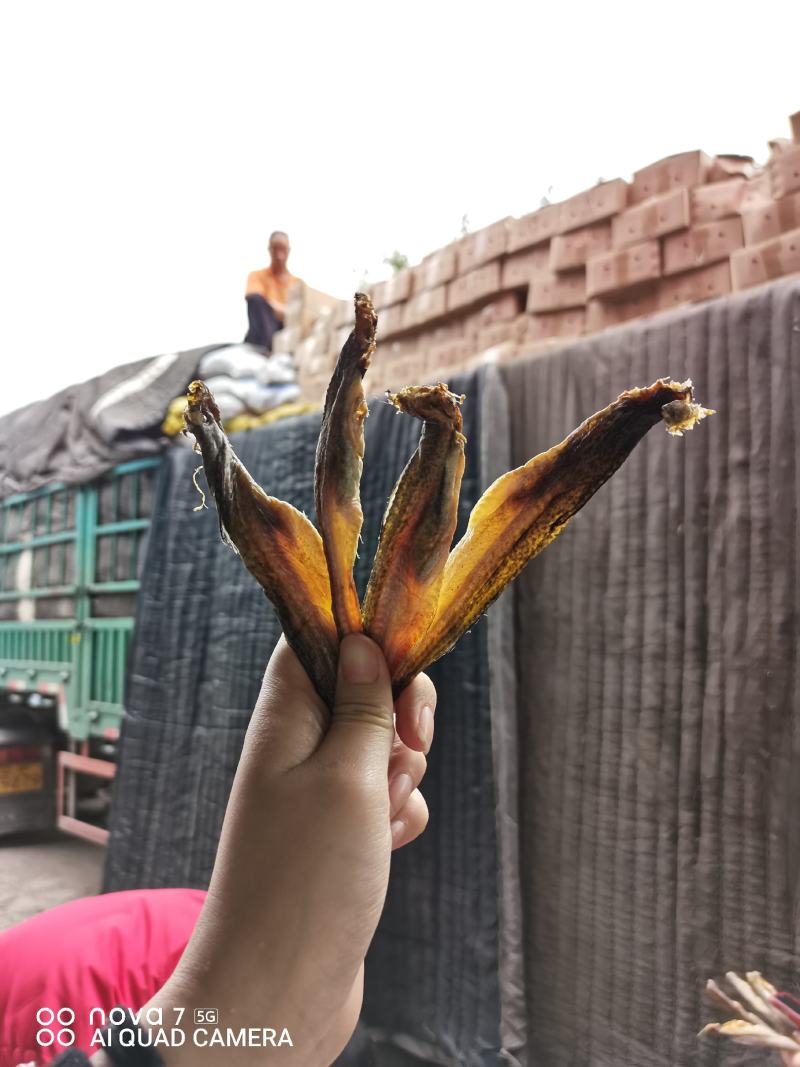 纯干小鱼干，去头去尾去内脏，一根独翅，，，