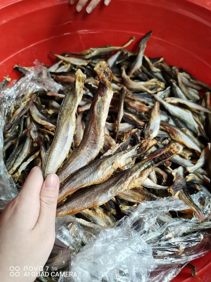 纯干小鱼干，去头去尾去内脏，一根独翅，，，