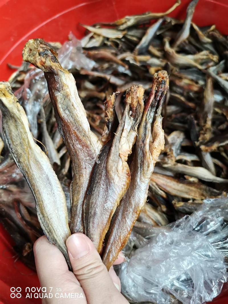 纯干小鱼干，去头去尾去内脏，一根独翅，，，