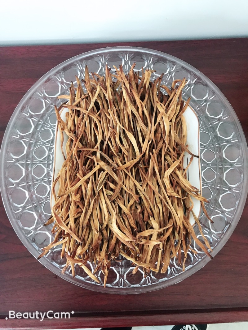(黄花菜)自家合作社种植，80后为放弃事业单位工作回乡