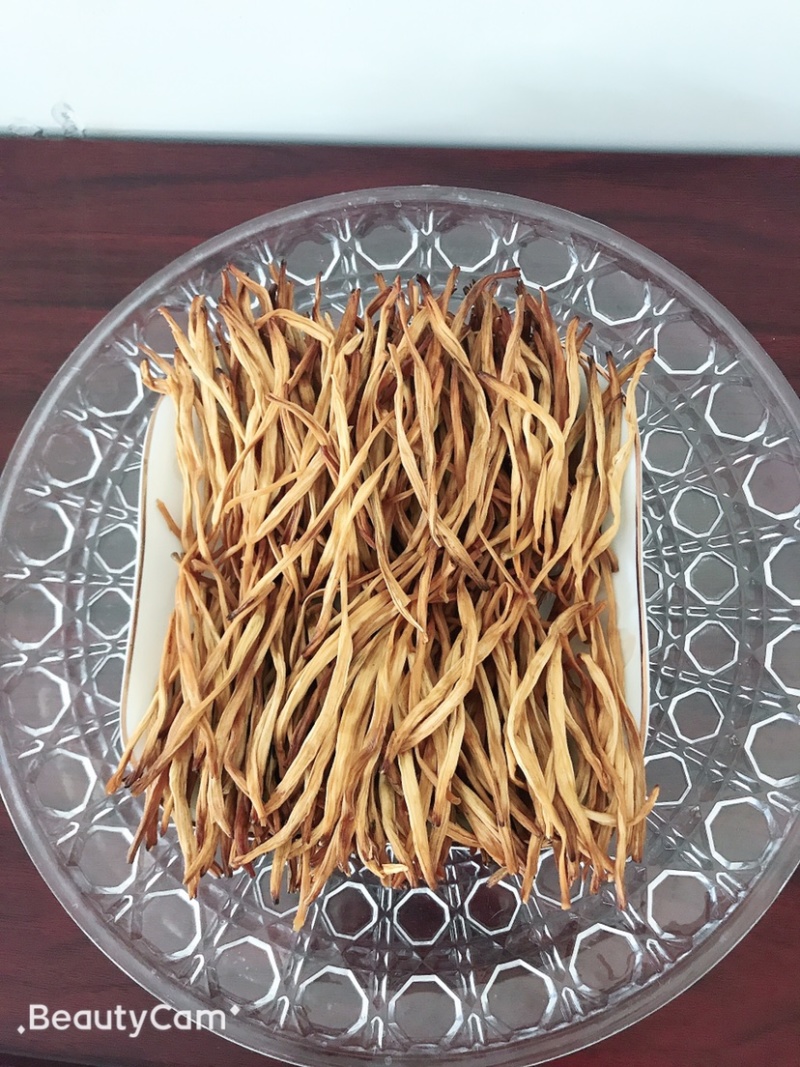 (黄花菜)自家合作社种植，80后为放弃事业单位工作回乡