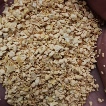 厂家常年大量出售豆粕辅料，降低成本的不二选择，
