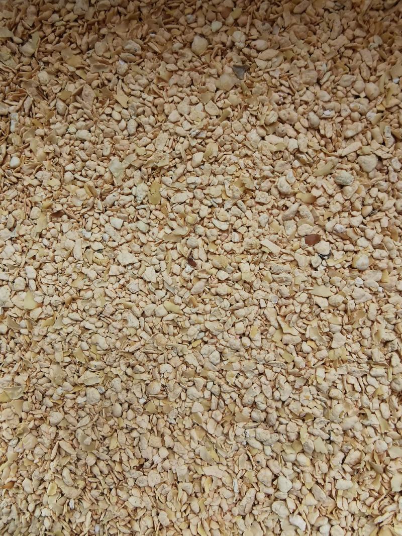 厂家常年大量出售豆粕辅料，降低成本的不二选择，