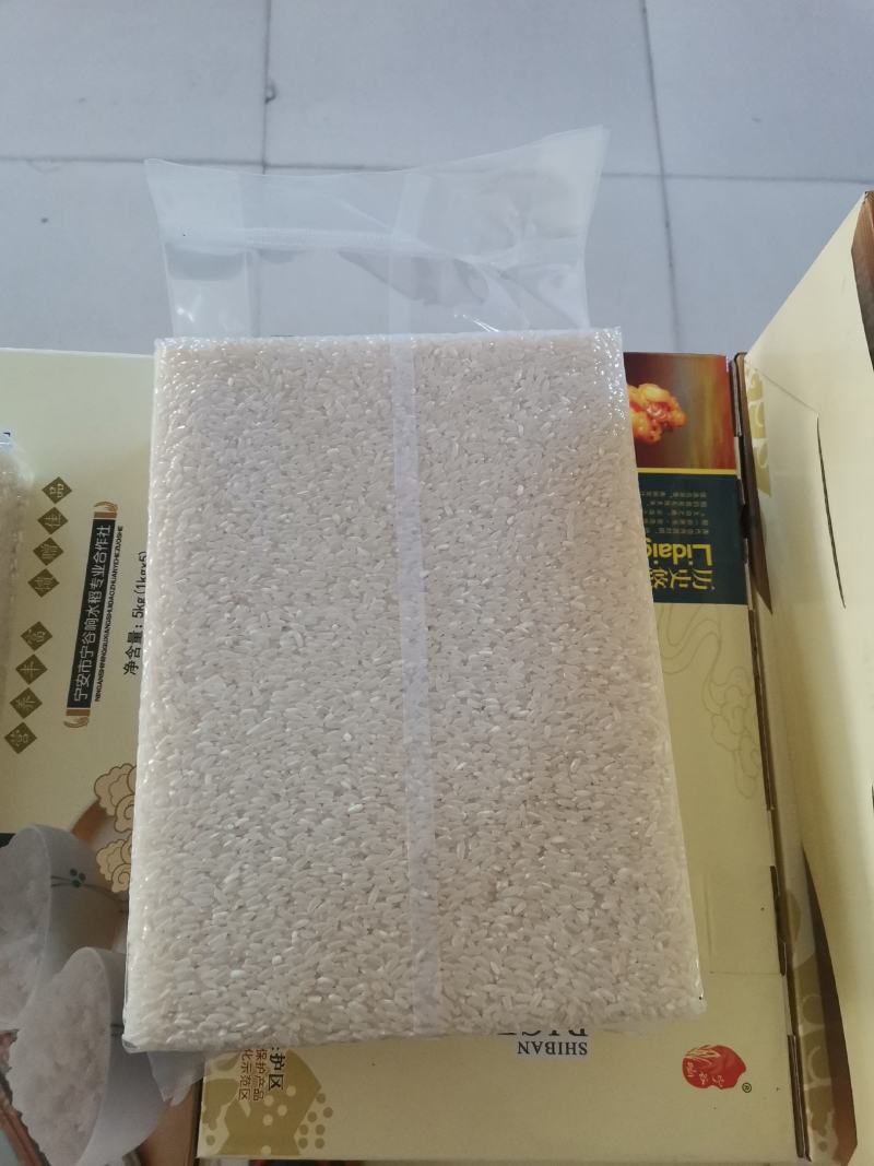 东北响水石板大米核心产区，镜泊湖水灌溉的石板田。