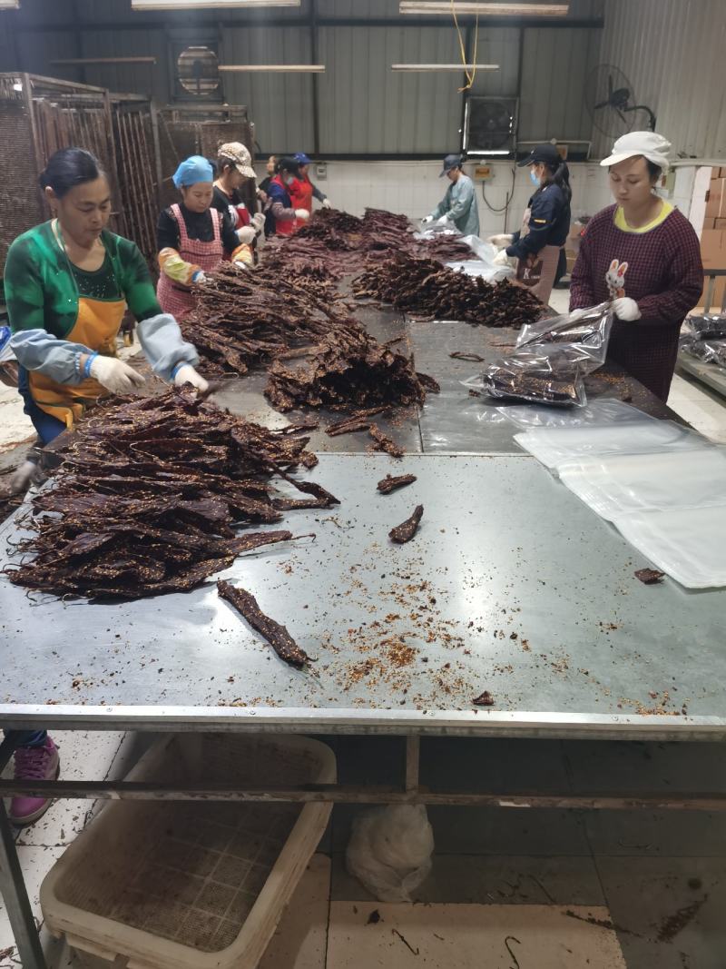 风干鸭肉大量批发供应，厂家直销，欢迎来电咨询价格非常便宜