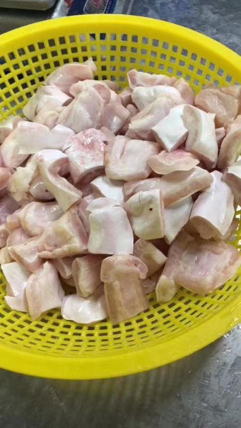巴沙鱼腩，价钱便宜。。。。。。。。。。。。。。。。。。。
