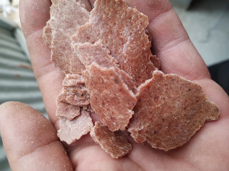 花生饼质量好。过油的花生饼，就是油大。