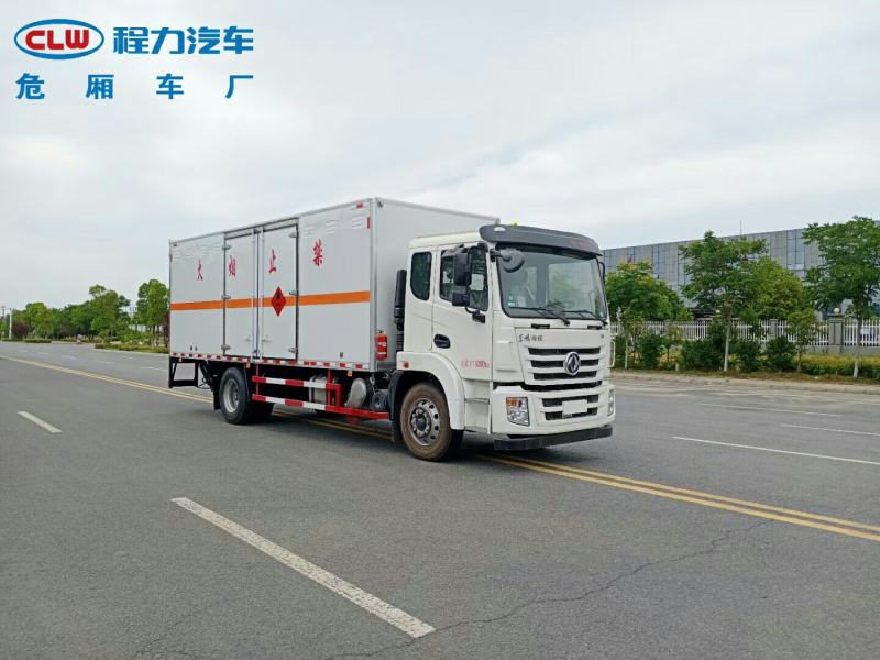 国六东风锦程6.8米易燃液体厢式运输车