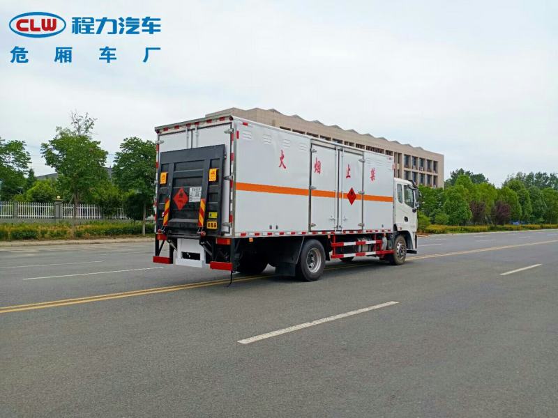 国六东风锦程6.8米易燃液体厢式运输车
