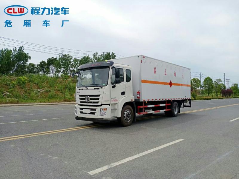 国六东风锦程6.8米易燃液体厢式运输车