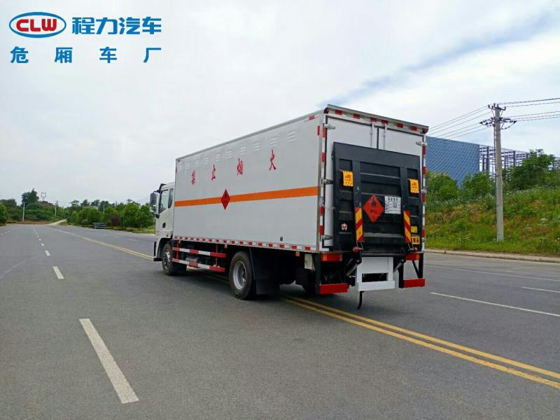 国六东风锦程6.8米易燃液体厢式运输车