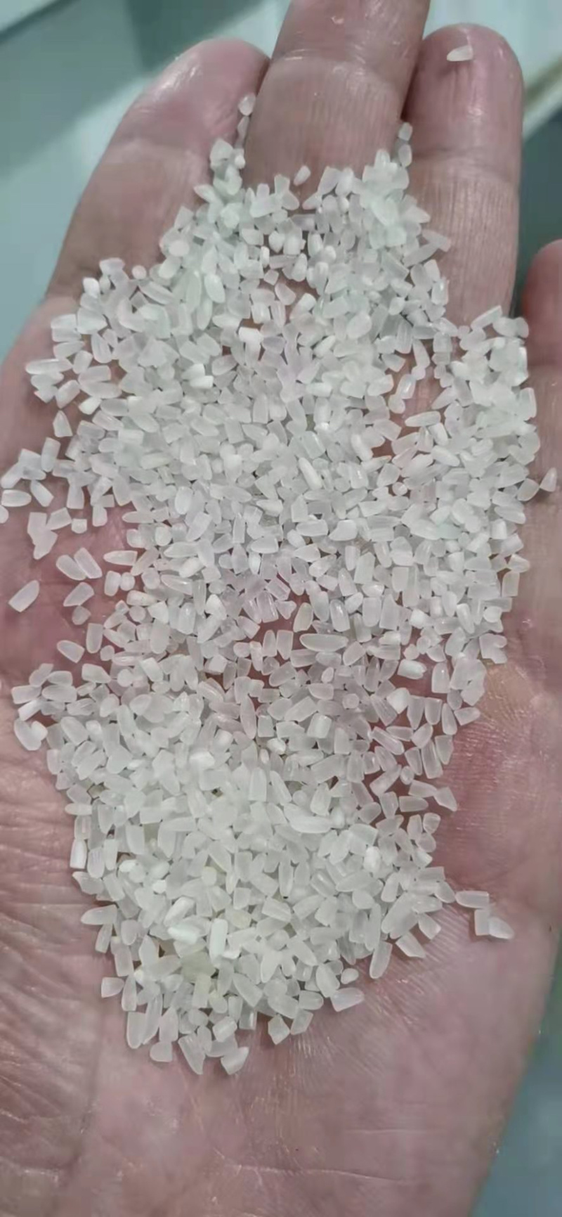 碎米，小碎米，毛碎米黄米，白米大量有货！！