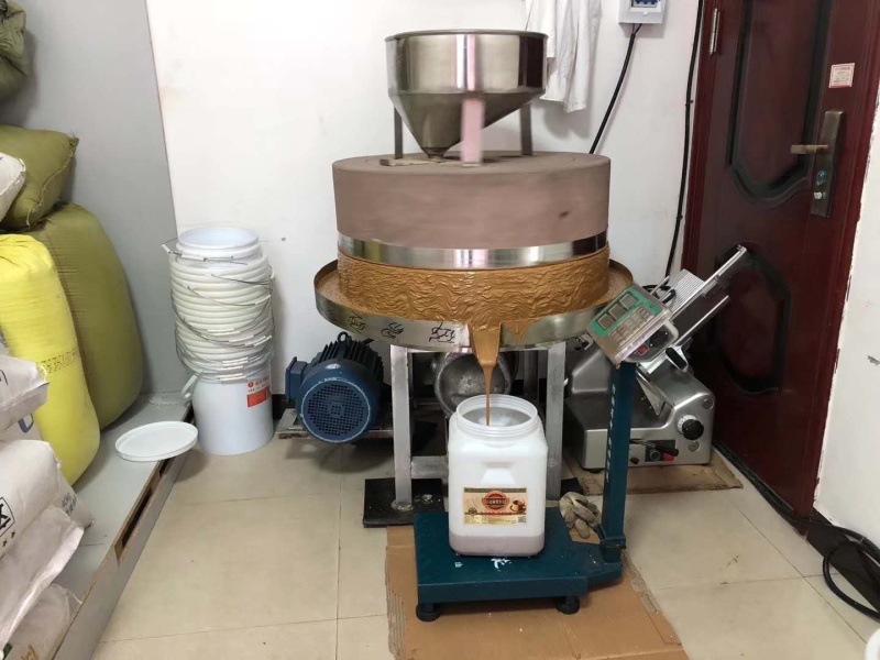 石磨机自动上料豆浆石磨电动石磨机芝麻香油石磨机