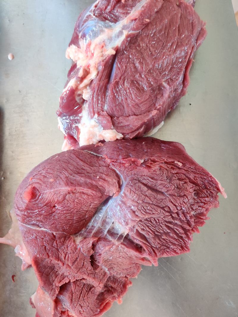 带皮鲜马肉，养殖基地一手货源，纯草料喂养
