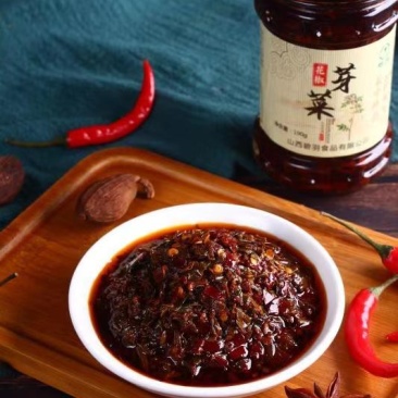 碧羽花椒芽酱，荣获晋陕豫金三角曲沃食品加工类银奖。