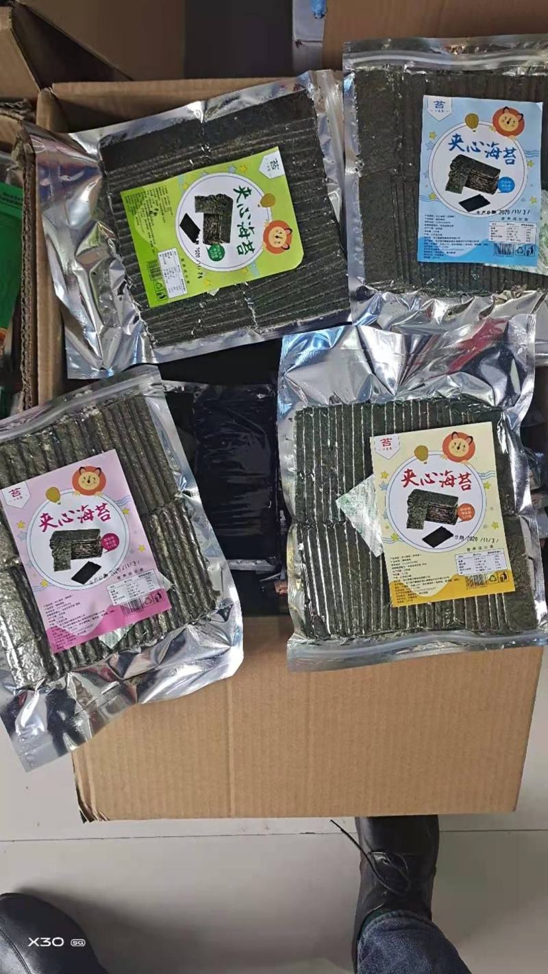 夹心海苔！酥酥脆脆的特别好吃！中间满满的芝麻！大量有货！