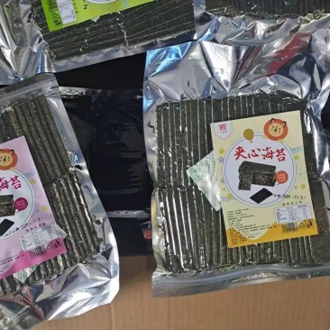 夹心海苔！酥酥脆脆的特别好吃！中间满满的芝麻！大量有货！