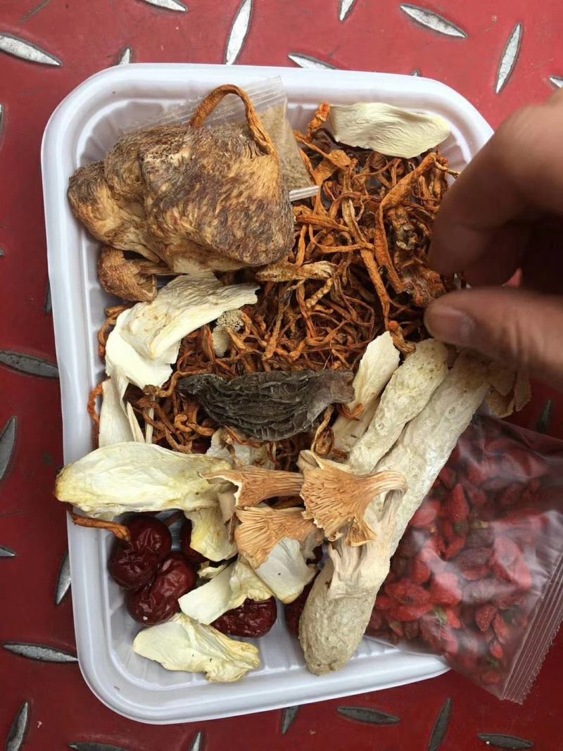 云南七彩菌汤包，多种蘑菇山珍美味，地摊展会火爆产品