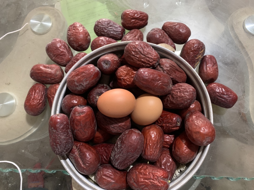 红枣与油菜同锅炒制的美食 红枣与油菜同锅炒制的美食