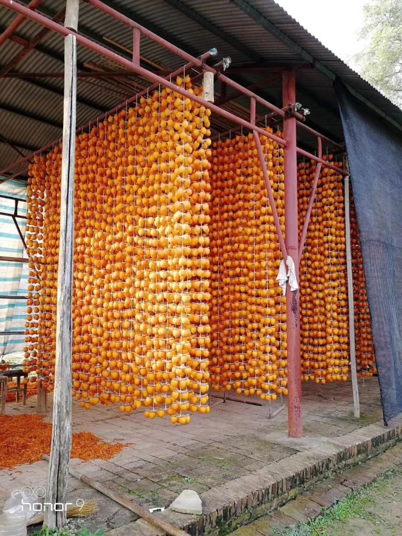 柿饼。正宗的富平曹村柿饼带霜的。