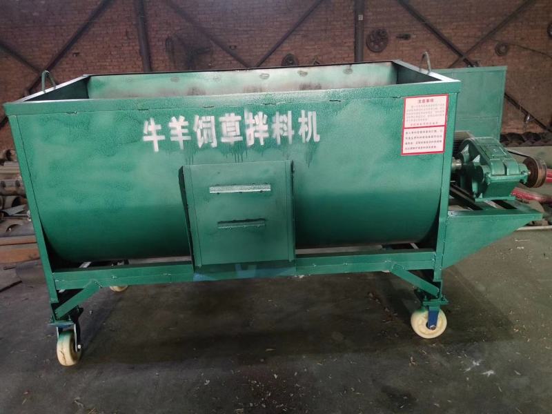饲草拌料机猪、牛、羊养殖场专用饲草拌料机拌料罐