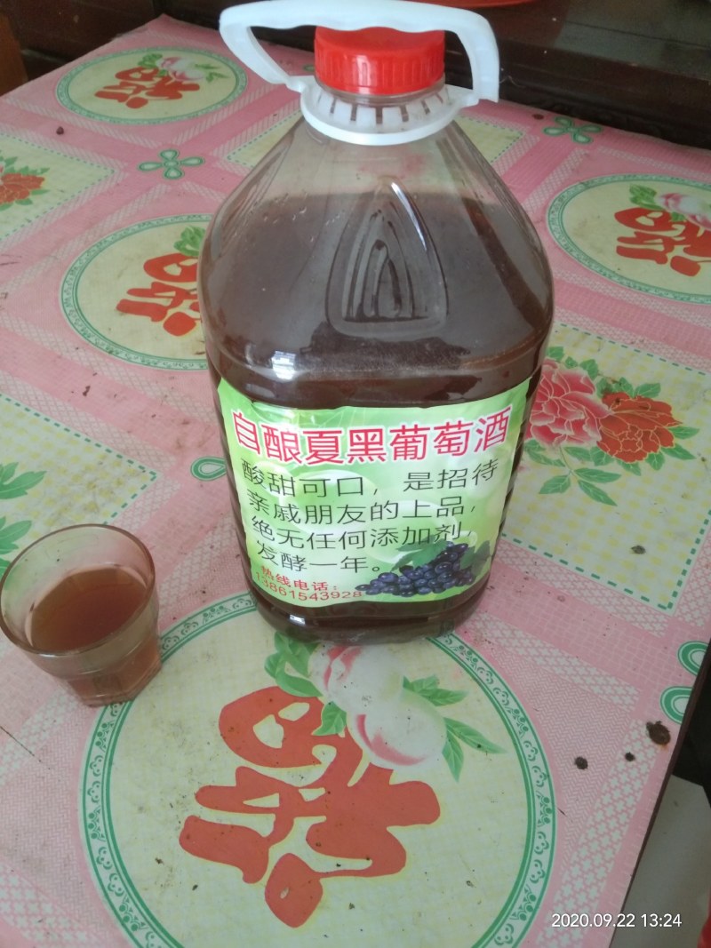 夏黑葡萄酒，自家精心酿制