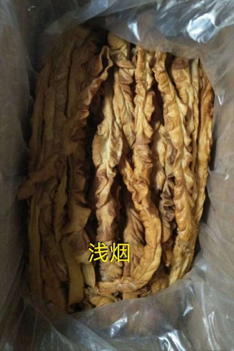 烟熏腊大肠:猪大肠，熏大肠。米康腊肠。干度好，颜色漂亮。