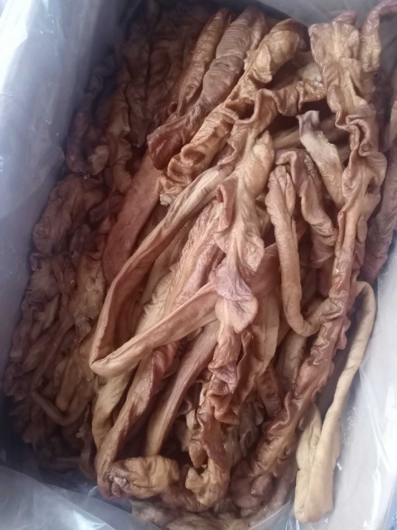 烟熏腊大肠:猪大肠，熏大肠。米康腊肠。干度好，颜色漂亮。
