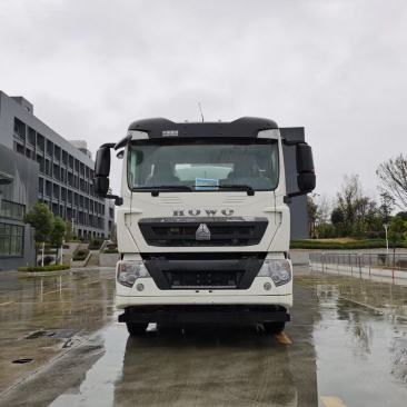 豪沃20吨后双桥洒水车