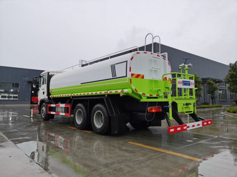 豪沃20吨后双桥洒水车
