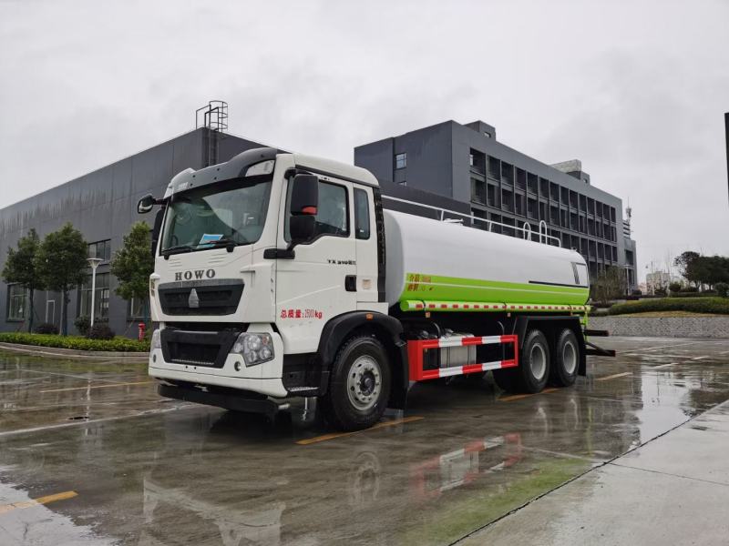 豪沃20吨后双桥洒水车