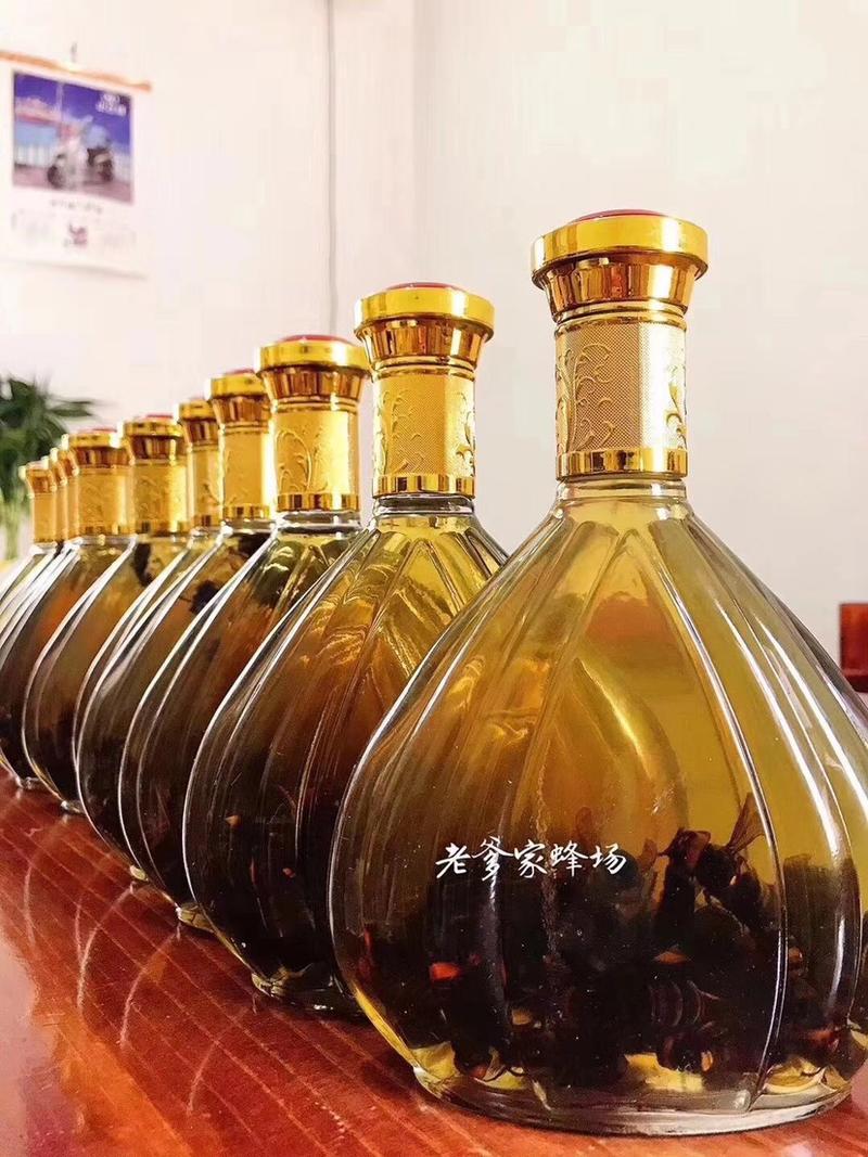 野生虎头蜂酒采用53度高粱酒活蜂浸泡