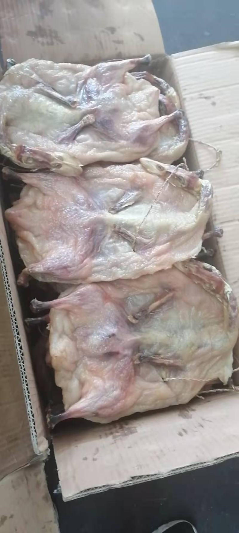 腊鸭，口感好，价格低，一个一斤三俩左右。