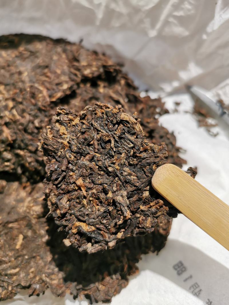 普洱熟茶2016年黄金芽宫廷料勐海离地木板发酵熟茶