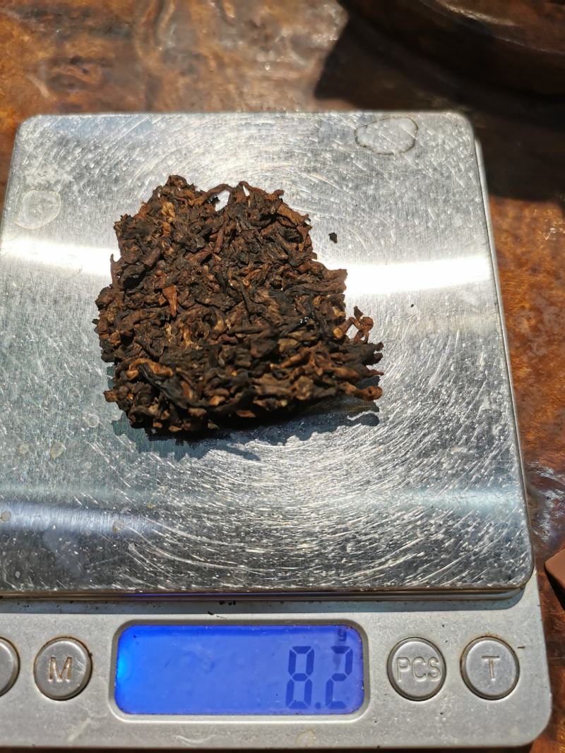 普洱熟茶2016年黄金芽宫廷料勐海离地木板发酵熟茶